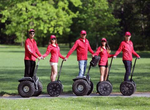 Jazda na Segway so sprievodcom po Bratislave. Sú rýchle a jednoducho ovládateľné. Hodinová prehliadka pre veľkých aj malých dobrodruhov. 