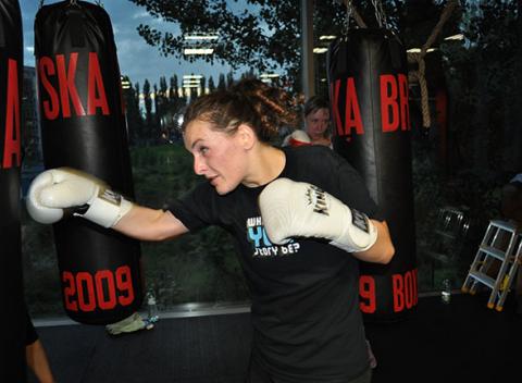 Box - tréningy pre ženy. Príďte vyskúšať špecializované tréningy a zistíte, že silná atmosféra vás strhne do skvelých výkonov.