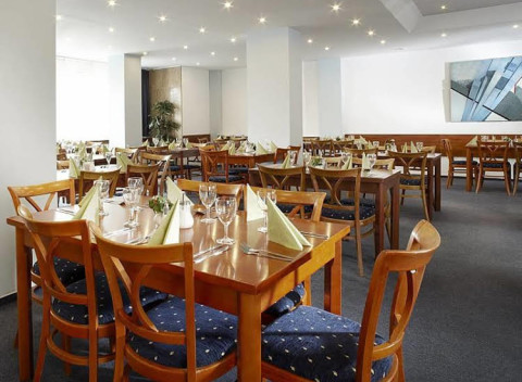 Užijte si bezstarostné vianoce v Prahe. Pobyt pre dvoch na 3 dni s polpenziou v Hoteli Fortuna West.