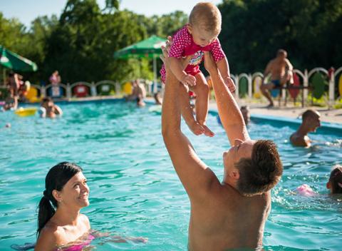 Uniknite z každodenného stresu do malebného miesta relaxu. Hotel Thermal*** Kesov s wellness, neobmedzeným  bazénom, masážou a polpenziou.