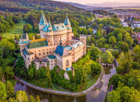 Bojnice: Penzión Meridiana s polpenziou a vstupom do kúpeľov či na vyhliadku.