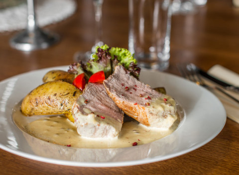 Trojchodové menu v prostredí Bratislavského hradu v reštaurácii Hradná Hviezda.