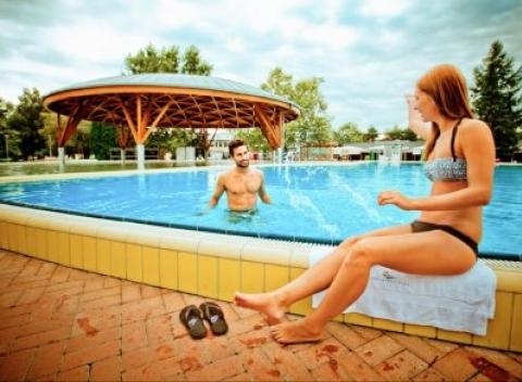 Nádherný hotel Caramell**** v orientálnom štýle v maďarskom Büku s polpenziou, wellness s bazénmi i soľnou jaskyňou a vstupom do kúpeľov. 