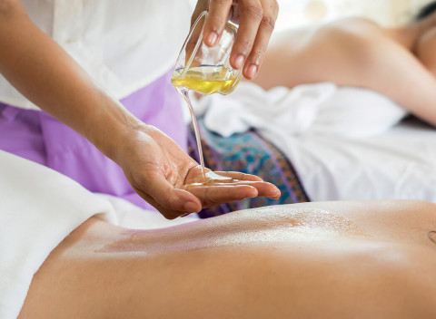 Ružový sen - masáž tváre, krku a dekoltu alebo celotelová masáž ružovým olejom pre dámy.