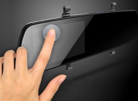 Spätné zrkadlo s HD kamerou a displejom pre vodičov. Praktická pomôcka pre lepší prehľad o dianí okolo vás počas jazdy. 