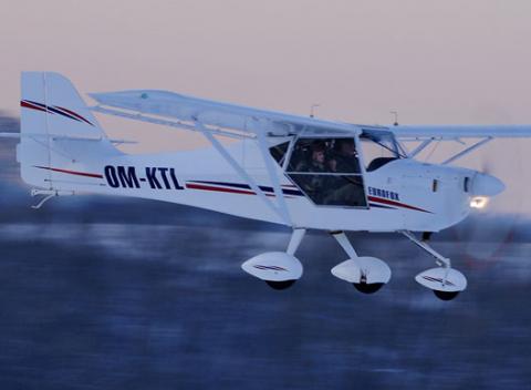 Vyhliadkový let hornoplošníkom s možnosťou pilotovania. Plávajte vzduchom a užite si pohľad na krajinu s vtáčej perspektívy. 