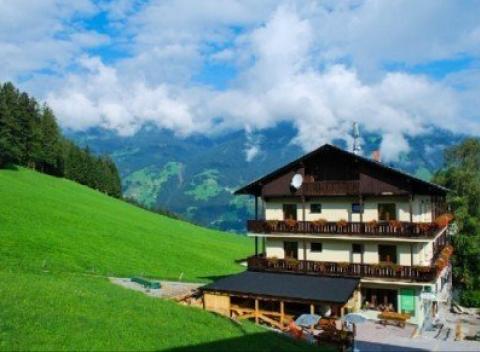 Zavítajte do takmer nedotknutej prírody juhu Rakúska! Alpy v českom penzióne s bohatou polpenziou a dieťa do 11,9 rokov zdarma.