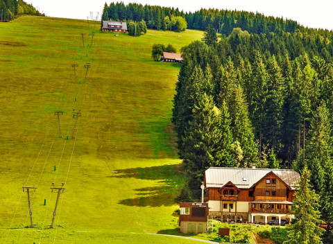 Krkonoše: jar a leto v apartmáne Penziónu Melkus *** s polpenziou a zľavami.