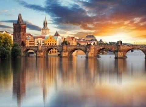 Spoznajte krásy Prahy. Pobyt pre dvoch v historickej budove Royal Court Hotela v centre mesta, s raňajkami a luxusným wellness.  