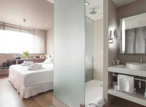 Spoznajte romantickú stovežatú Prahu počas 3 dní  s ubytovaním v hoteli Barceló Praha**** s raňajkami a parkovaním zdarma.