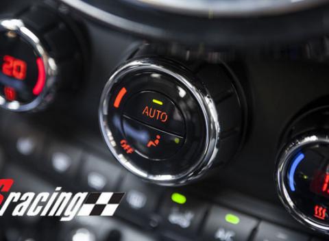 Čistenie a kontrola klimatizácie. Letné horúčavy prežijete ľahšie v aute s funkčnou klímou, ktorá sa postará o pohodlné cestovanie. 