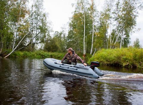 Staňte sa na 3 hodiny kapitánom vlastného člnu a vydajte sa preskúmať celú Jaroveckú zátoku. Prenájom nafukovacieho motorového člnu. 