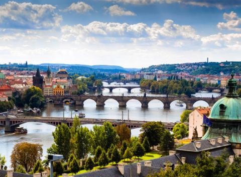 Spoznajte krásy stovežatej Prahy. Ubytovanie a raňajky vám poskytne hotel Globus*** zasadený na okraj najväčšieho pražského lesoparku. 