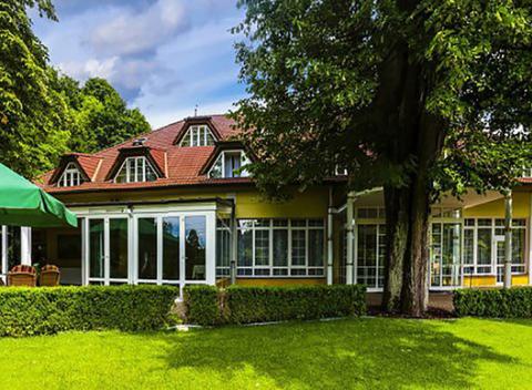 Oddych v krásnom prírodnom prostredí kúpeľného mesta Trenčianske Teplice. Pobyt v PARKHOTEL**** na Baračke pre 2 s polpenziou a wellness.