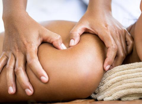 Zabudnite na stres a doprajte si uvoľnenie tela i mysle. Masáž chrbta a šije, reflexná masáž alebo relaxačná čakrová aroma masáž.