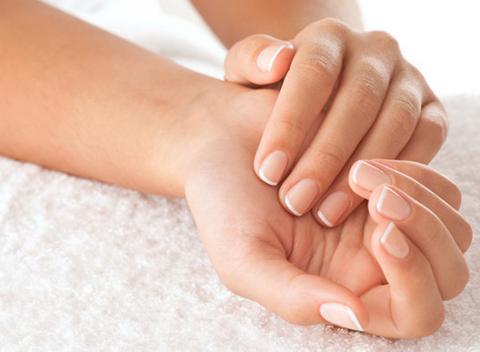 Japonská manikúra, francúzska manikúra alebo gélové nechty na nohách. Dokonalý relax pre vaše ruky v príjemnom prostredí štúdia Nela.
