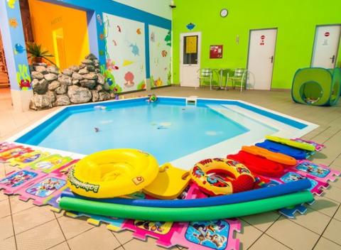 Doprajte si deň plný oddychu a čerpania nových síl. Celodenný vstup do vodného sveta, sáun, hra bowlingu a squashu v Relax centre Terchová.