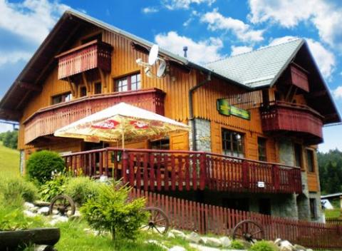 Nechajte sa zlákať príjemnou a pohodovou dovolenkou s polpenziou v penzióne Dinda, ktorý leží v malebnej doline Ľubovnianskych kúpeľov. 