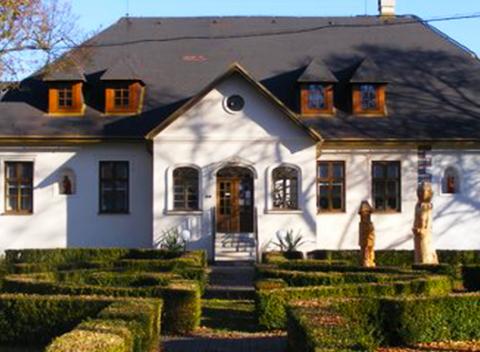 Objavte vo dvojici krásu prírody v okolí Turca. Romantická rodinná dovolenka s polpenziou v renesančnom kaštieli Benice. 