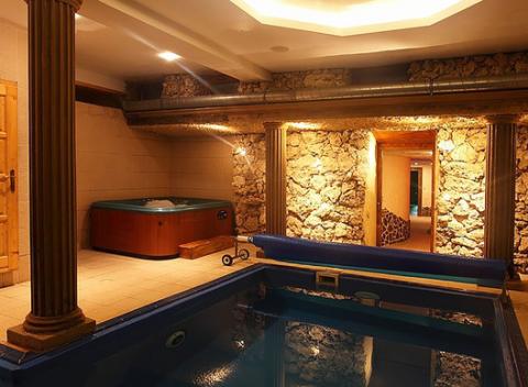 Doprajte si oddych v najkrajšej časti západných Tatier v dedinke Zuberec. Rodinný pobyt plný zábavy a relaxu v Penzióne Antares***. 