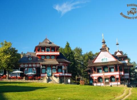 Objavte čarovnú prírodu Moravskoslezských Beskýd a ubytujte sa v rodinnom penzióne U Veterána. Tešte sa na bohatú polpenziu a welcome drink.