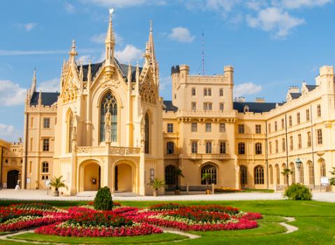 Príďte sa zrelaxovať na Južnú Moravu a vychutnať si plnými dúškami panenskú prírodu. Pobyt v hoteli Čech*** s raňajkami a degustáciou vína. 