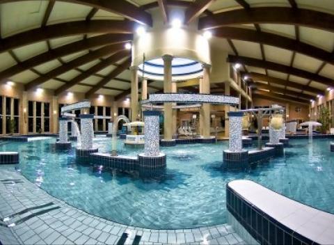 Oddýchnite si v nádhernom Jókai Villa Hoteli**** len kúsok od brehu Balatonu v romantickom mestečku Siófok. V cene sú raňajky či polpenzia.