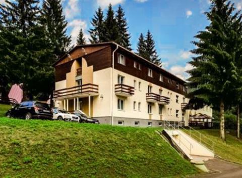 Nájdite si čas a príďte si oddýchnuť do horského hotela Magura*** v Chvojnici. Pobyt pre dvoch na 3 až 5 dní s polpenziou.