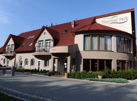 Dokonalý relax v maďarskom meste s termálnymi bazénmi, polpenziou a wellness. Užite si všetko, čo vám Thermál Park Hotel ponúka.