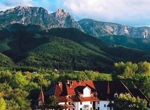 Strávte príjemné chvíle v elegantnom hoteli Litwor***** uprostred Zakopaného. Neobmedzený vstup do bazénu, vírivky a sáun k tomu.
