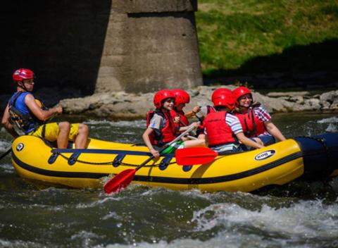 Túžite po dobrodružstve? Pripravte deťom prekvapenie a užite si rafting na piatej najdlhšej rieke na Slovensku, na Hornáde.
