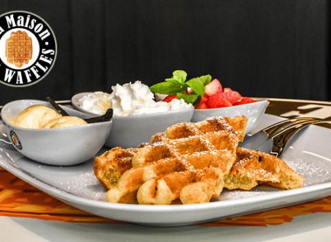 Vanilková alebo oriešková wafla so zmrzlinou alebo pravou šľahačkou a kávičkou podľa výberu. Neodolateľná a zároveň typická vôňa sladkého karamelu. 