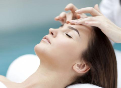 Mikrodermabrázia, biostimulačný laser alebo lymfodrenáž v dermatologickej ambulancii Juvederm. Bezbolestné procedúry pre krásnu pleť.