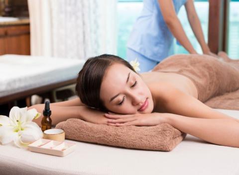 Užije chvíle maximálnej pohody. Luxusné celotelové masáže pre maximálny relaxačný a uvoľňujúci zážitok v Masážnom salóne Shakya Shine. 