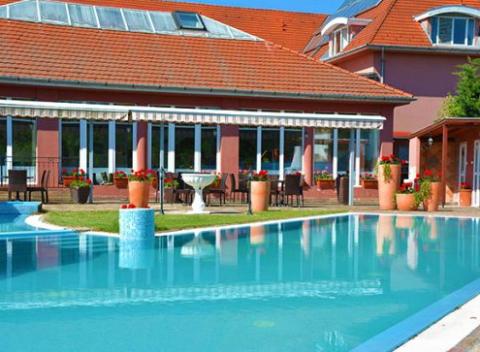 Vyberte sa za fantastickým relaxom do krásneho Maďarska. Rodinná dovolenka v luxusnom hoteli Duna Relax & Event**** s polpenziou a wellness.