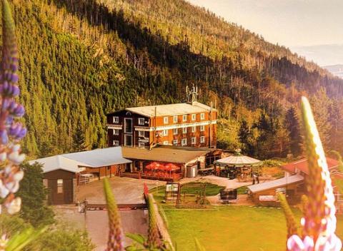 Letný pobyt v náručí prírody a s neopakovateľnými výhľadmi. Rodinná dovolenka v hoteli Srdiečko*** s novým wellness a polpenziou.