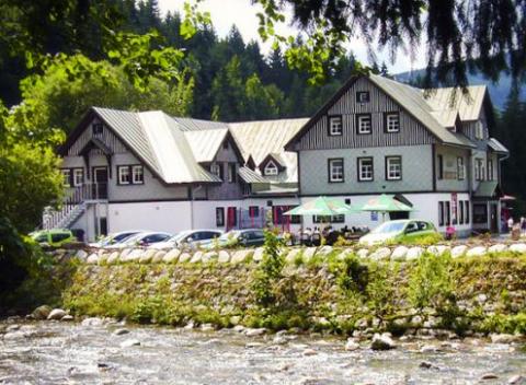 Oddych počas 3 až 6 dní v rozprávkovo krásnych Krkonošiach! Ubytovanie pre dvoch v útulnom hoteli Hradec s polpenziou.