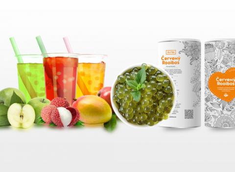 Buďte kreatívny a vytvorte si doma chutný ľadový čaj Rooibos s výstrelkom gastronómie - revolučnými ovocnými, praskajúcimi guľôčkami.