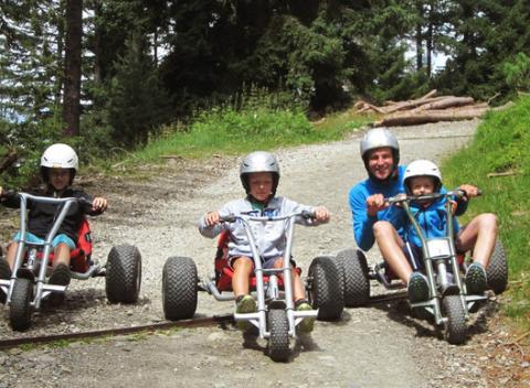Zabudnite na nudný teambuilding a zoberte kolegov na bezmotorové trojkolky, ktoré vám zdvihnú vlnu adrenalínu. 