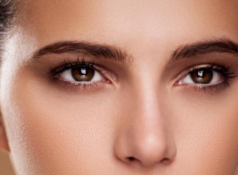 Permanentný make up obočia 3D čepielkovou manuálnou metódou. Absolútna novinka, vďaka ktorej dosiahnete veľmi prirodzený vzhľad obočia.