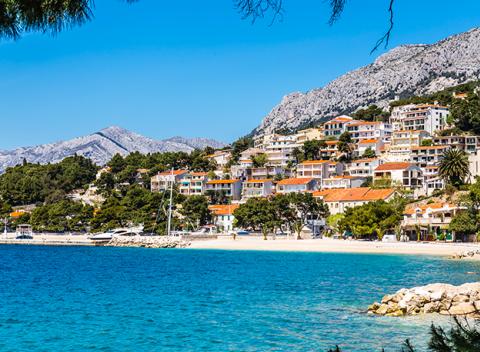 Užite si južanské slnko a vykúpte sa v Jadranskom mori. Skvelá dovolenka na Makarskej riviére v Chorvátsku s ubytovaním v Apartmánoch Agava.