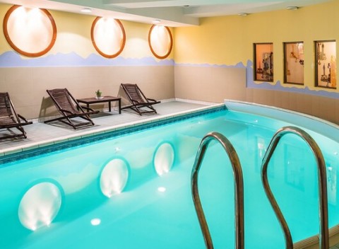 Pobyt so stravou, kúpaním a saunovaním v hoteli Sympozjum**** v pokojnej časti Krakova.