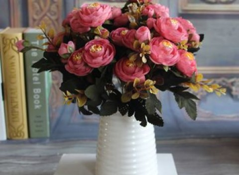 Kytička umelých pivoniek, ktoré rozjasnia váš príbytok - na výber rôzne farby.