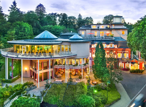 Rakúsko u Grazu: Luxusný Hotel Allmer **** s raňajkami a wellness s bazénom.