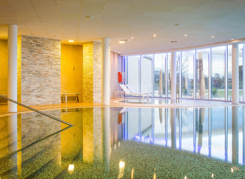 Maďarsko: MJUS World Resort & Thermal Park **** s wellness, kúpeľmi + polpenzia.