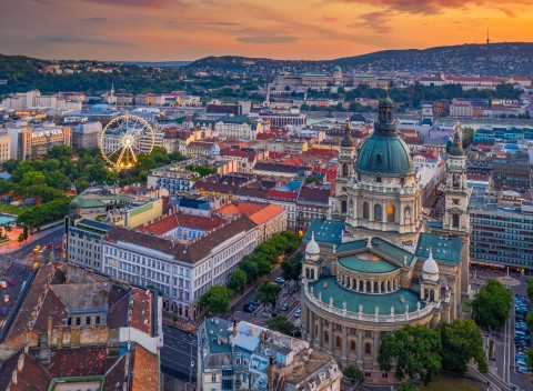 Budapešť luxusne v Expo Congress Hoteli **** s raňajkami a wellness + dieťa do 12 rokov zdarma.