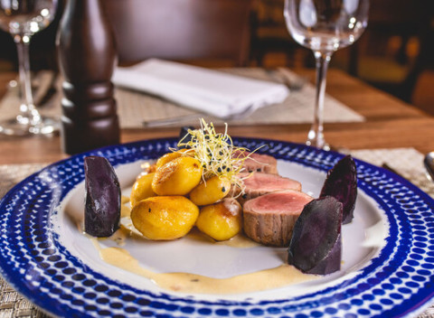 Valentínske menu v Apollo Hoteli****. Znamenité predjedlo, poctivé hlavné jedlo a lahodný dezert.