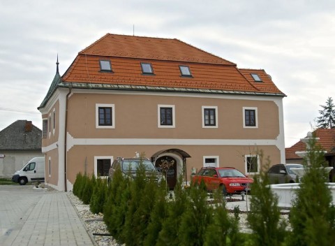 Luxusný romantický pobyt v jedinečnom barokovom Kaštieli Ottlýk v Trenčíne.