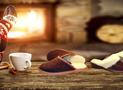 Hrejivá vesta, papuče alebo kapce z ovčej vlny. Skvelý darček nielen pre seniorov.