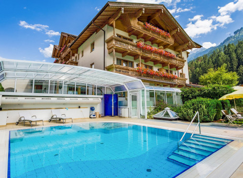 Rakúske Alpy v Hoteli Gutshof Zillertal **** s wellness, bazénom, požičaním bicykla a polpenziou.